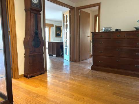 Apartamento T3 com Varanda junto à Praça do Império – Foz do Douro