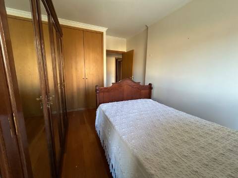 Apartamento T3 com Varanda junto à Praça do Império – Foz do Douro