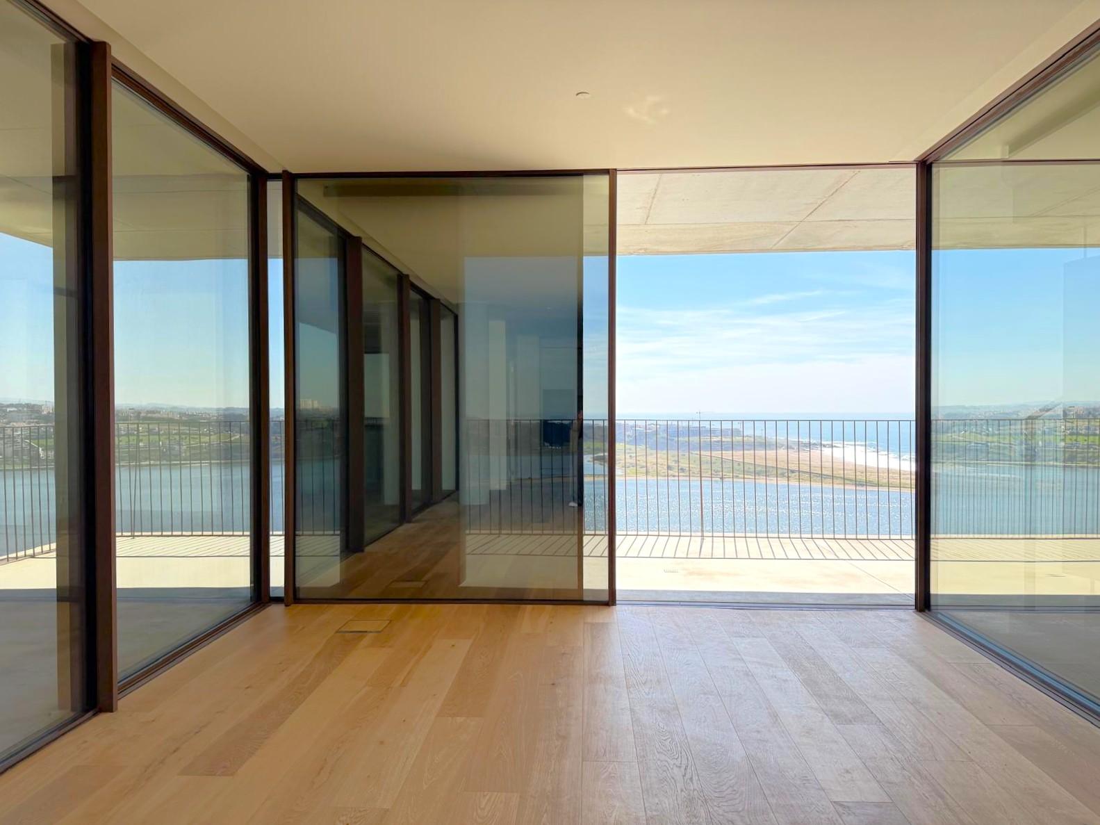 Penthouse T4 com Terraço e Piscina Privada | Foz do Douro