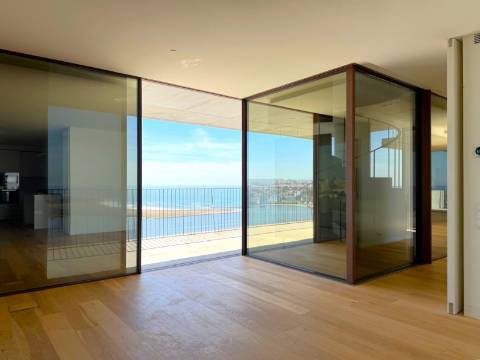 Penthouse T4 com Terraço e Piscina Privada | Foz do Douro