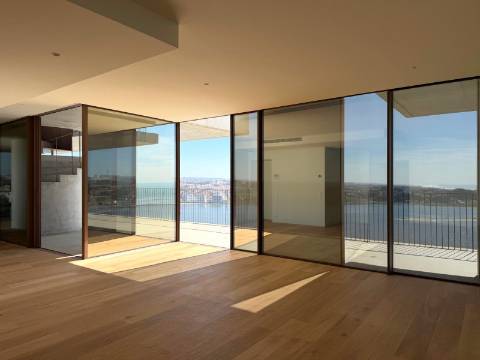 Penthouse T4 com Terraço e Piscina Privada | Foz do Douro