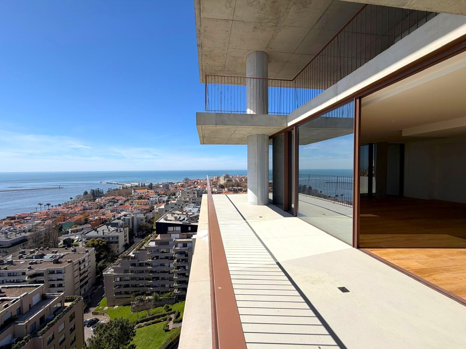 Penthouse T4 com Terraço e Piscina Privada | Foz do Douro