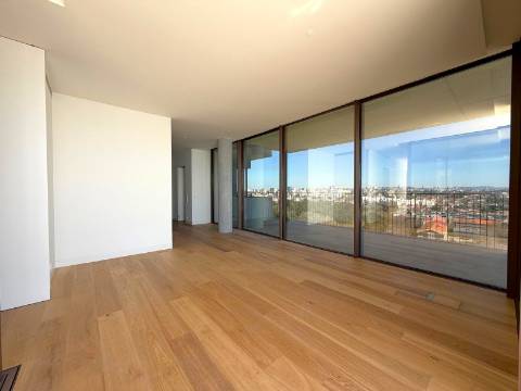 Penthouse T4 com Terraço e Piscina Privada | Foz do Douro