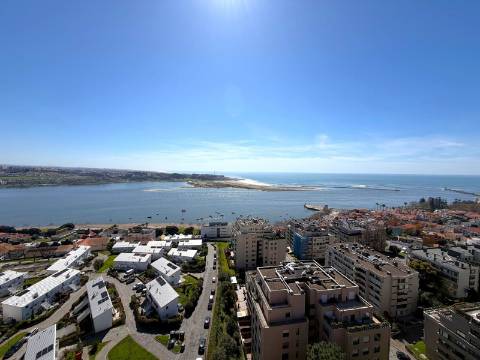 Penthouse T4 com Terraço e Piscina Privada | Foz do Douro