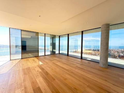 Penthouse T4 com Terraço e Piscina Privada | Foz do Douro