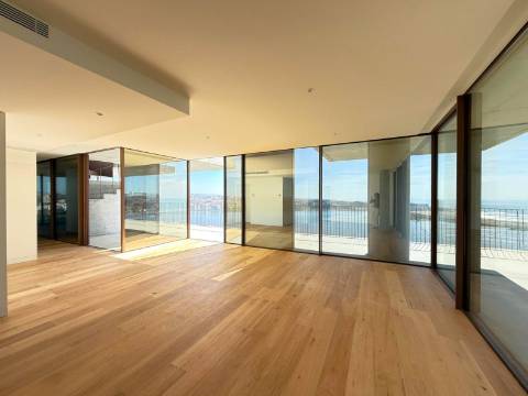 Penthouse T4 com Terraço e Piscina Privada | Foz do Douro