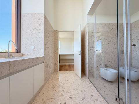 Penthouse T4 com Terraço e Piscina Privada | Foz do Douro