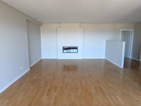 T3 Remodelado com varanda na foz/ vista mar