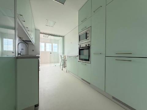 T3 Remodelado com varanda na foz/ vista mar