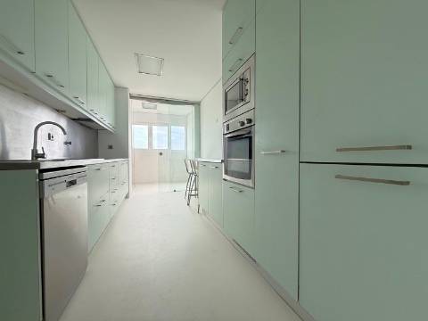 T3 Remodelado com varanda na foz/ vista mar