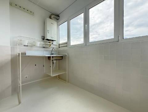 T3 Remodelado com varanda na foz/ vista mar