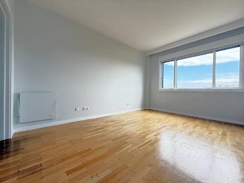 T3 Remodelado com varanda na foz/ vista mar