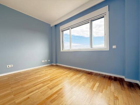 T3 Remodelado com varanda na foz/ vista mar