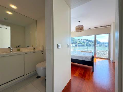 T5 com Vista Rio para Arrendamento – Rua do Ouro, Porto