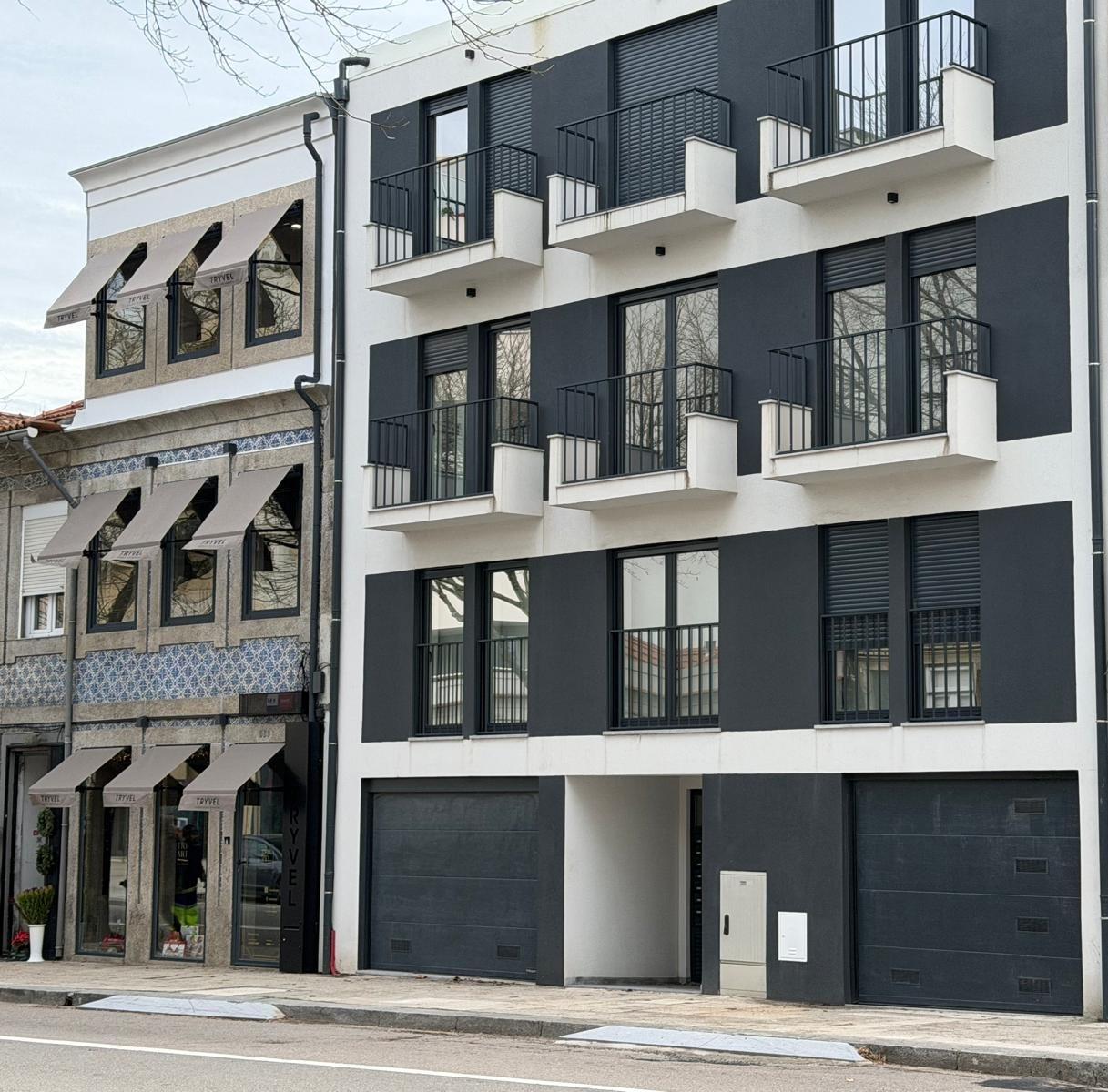 T2+1 novo c/ varanda p/ arrendar no Campo Alegre