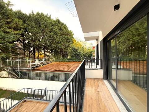 T2+1 novo c/ varanda p/ arrendar no Campo Alegre