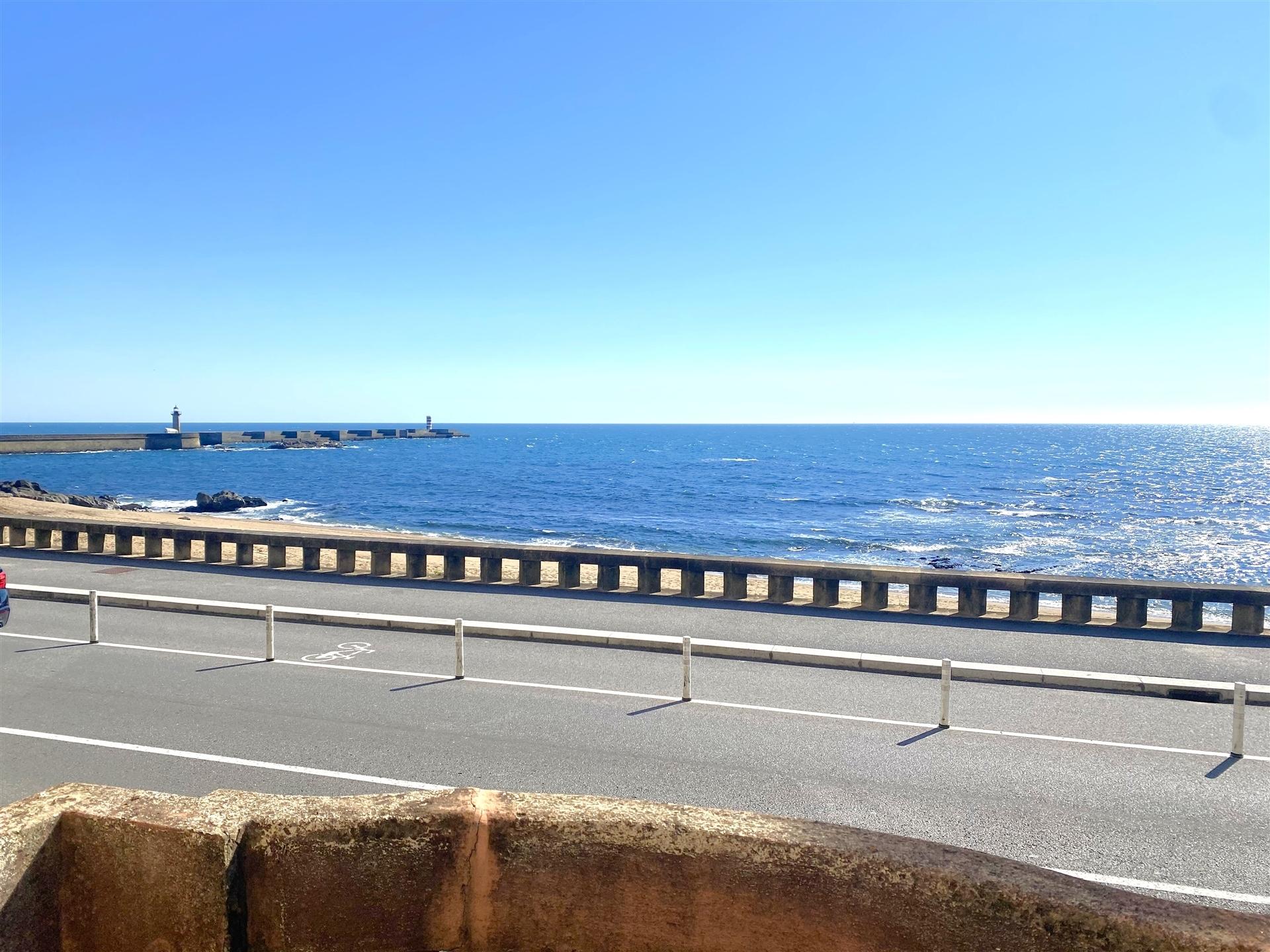 Prédio com PIP aprovado | Primeira linha de mar – Foz do Douro