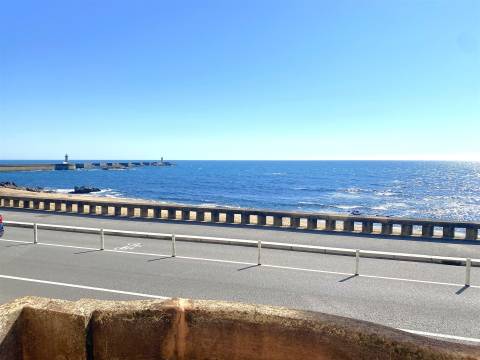 Prédio com PIP aprovado | Primeira linha de mar – Foz do Douro