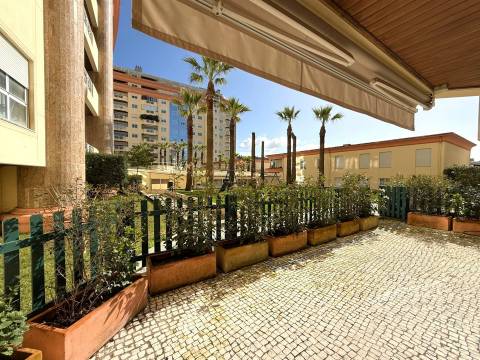 T4+1 c/ vista mar | Logradouro | Varanda nos Pinhais da Foz | Garagem e portaria 24