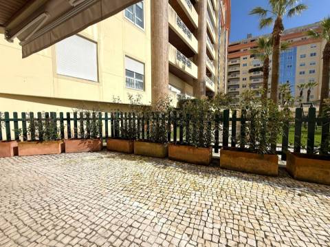 T4+1 c/ vista mar | Logradouro | Varanda nos Pinhais da Foz | Garagem e portaria 24