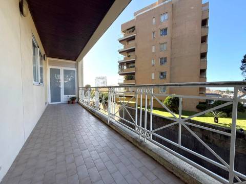 T4+1 c/ vista mar | Logradouro | Varanda nos Pinhais da Foz | Garagem e portaria 24