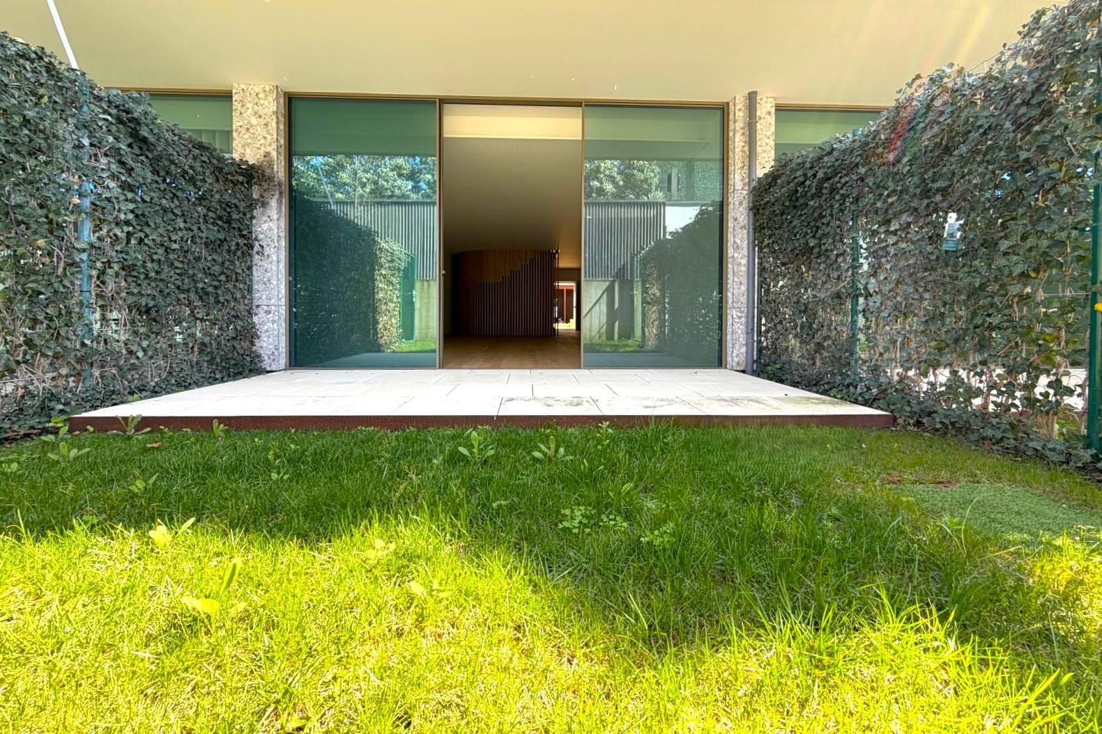 T3 de luxo c/ jardim em Nevogilde no empreendimento Greenstone p/ arrendamento