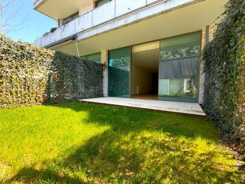 T3 de luxo c/ jardim em Nevogilde no empreendimento Greenstone p/ arrendamento