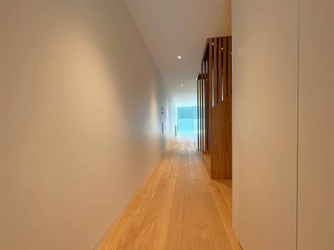 T3 de luxo c/ jardim em Nevogilde no empreendimento Greenstone p/ arrendamento