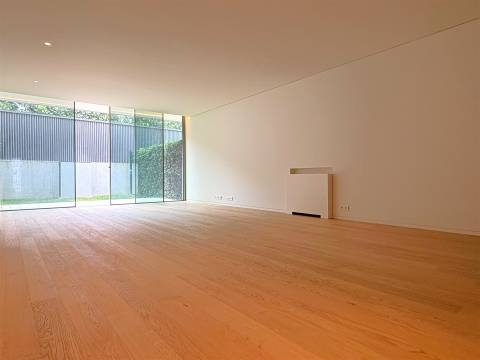 T3 de luxo c/ jardim em Nevogilde no empreendimento Greenstone p/ arrendamento