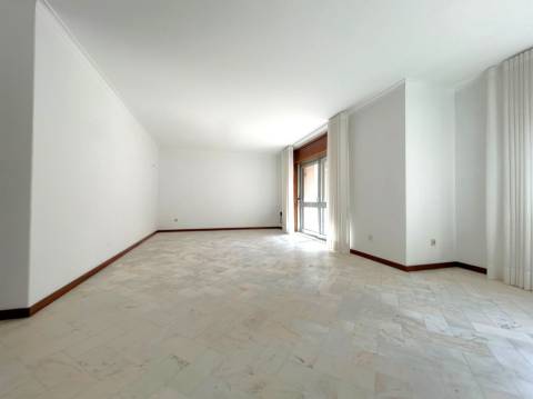 T4 para arrendamento | Varanda e Garagem | Foz do Douro