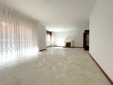 T4 para arrendamento | Varanda e Garagem | Foz do Douro