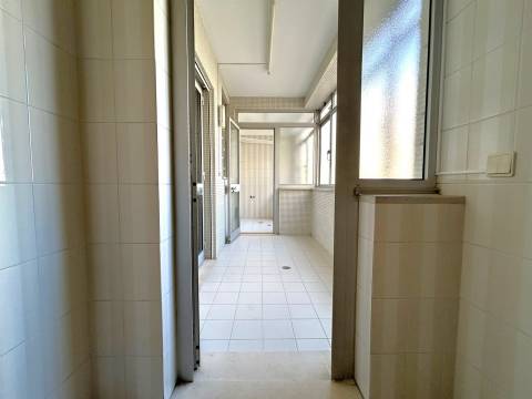 T4 para arrendamento | Varanda e Garagem | Foz do Douro