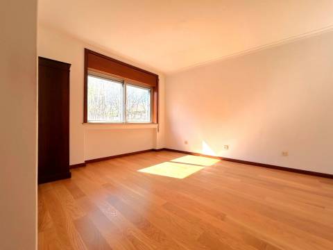 T4 para arrendamento | Varanda e Garagem | Foz do Douro