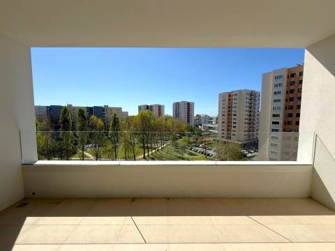 T1 c/ Varanda Sul/Poente, Garagem e Arrumo em Ramalde