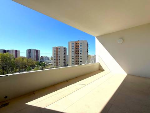 T1 c/ Varanda Sul/Poente, Garagem e Arrumo em Ramalde