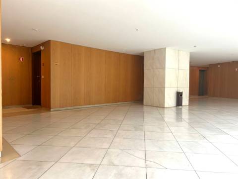 T1 Equipado e Mobilado com Garagem nos Pinhais da Foz