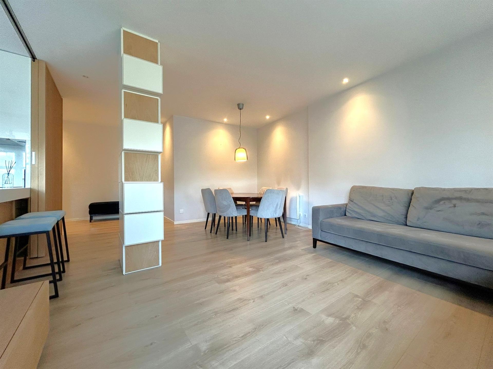 Apartamento T2 renovado com varanda e garagem | Mota Galiza