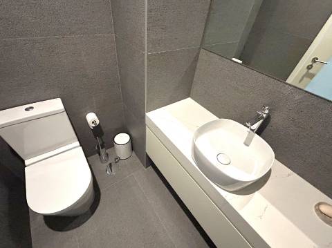 Apartamento T2 renovado com varanda e garagem | Mota Galiza