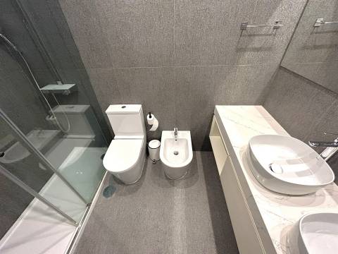 Apartamento T2 renovado com varanda e garagem | Mota Galiza