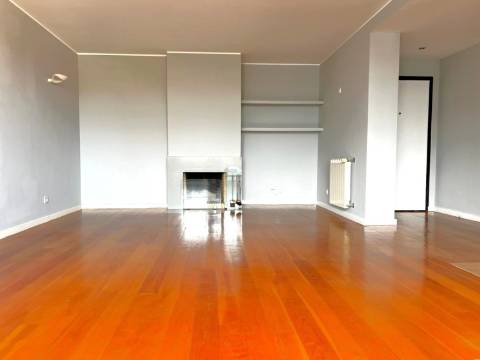 T2 na 2ª linha de mar em Matosinhos Sul para arrendar mobilado