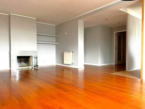 T2 na 2ª linha de mar em Matosinhos Sul para arrendar mobilado