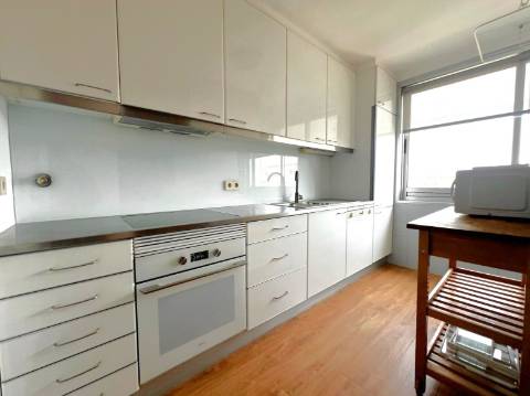 T2 na 2ª linha de mar em Matosinhos Sul para arrendar mobilado