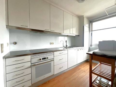 T2 na 2ª linha de mar em Matosinhos Sul para arrendar mobilado