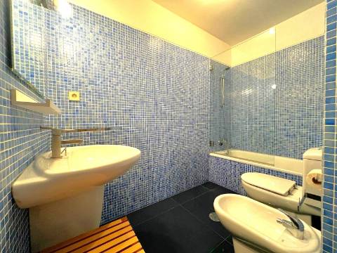 T2 na 2ª linha de mar em Matosinhos Sul para arrendar mobilado