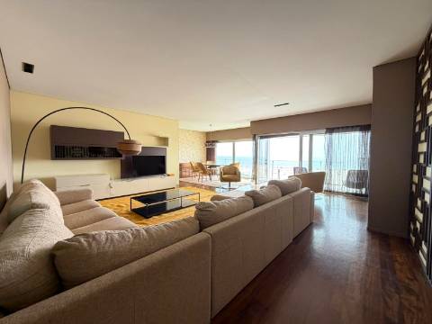 T4 frente mar com vistas deslumbrantes | Matosinhos Sul