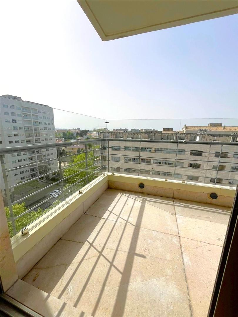 T2 renovado com vista mar e varanda a sul | Aviz