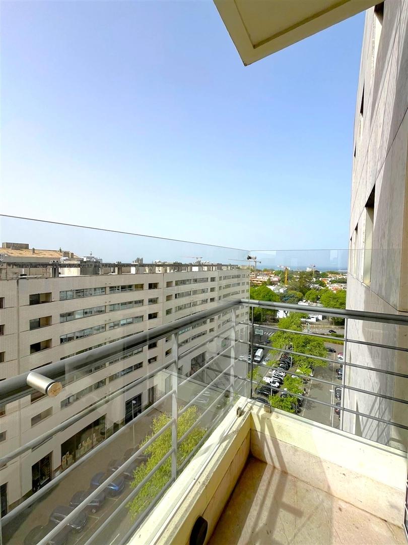 T2 renovado com vista mar e varanda a sul | Aviz