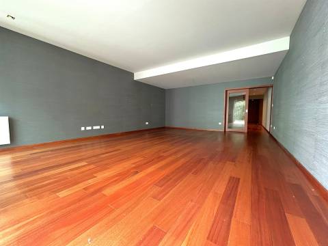 Moradia T4 em condomínio | Vilarinha