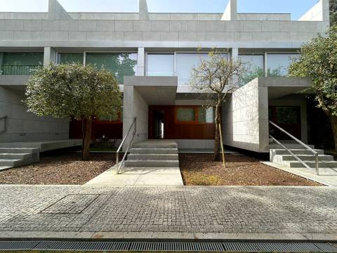 Moradia T4 em condomínio | Vilarinha