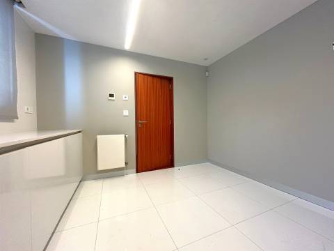 Moradia T4 em condomínio | Vilarinha